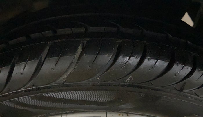 2017 Hyundai Eon ERA +, Petrol, Manual, 11,320 km, Left Rear Tyre Tread