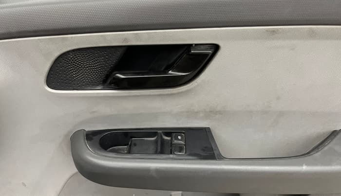 2020 Tata ALTROZ XE PETROL, Petrol, Manual, 81,560 km, Driver Side Door Panels Control