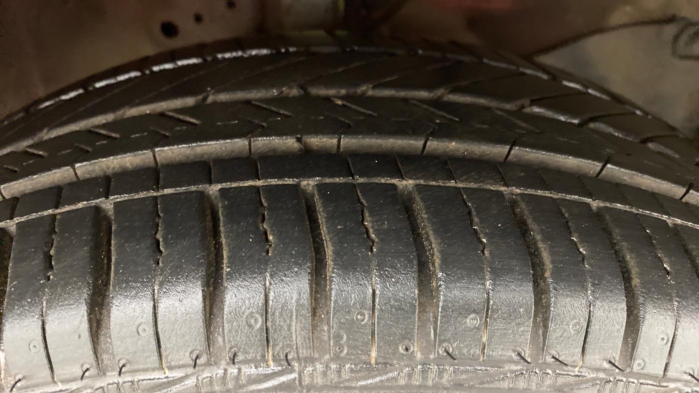 2015 Honda Brio S MT, Petrol, Manual, 73,634 km, Right Front Tyre Tread