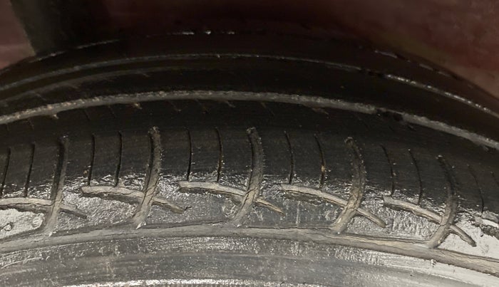 2015 Honda Brio S MT, Petrol, Manual, 73,634 km, Right Rear Tyre Tread