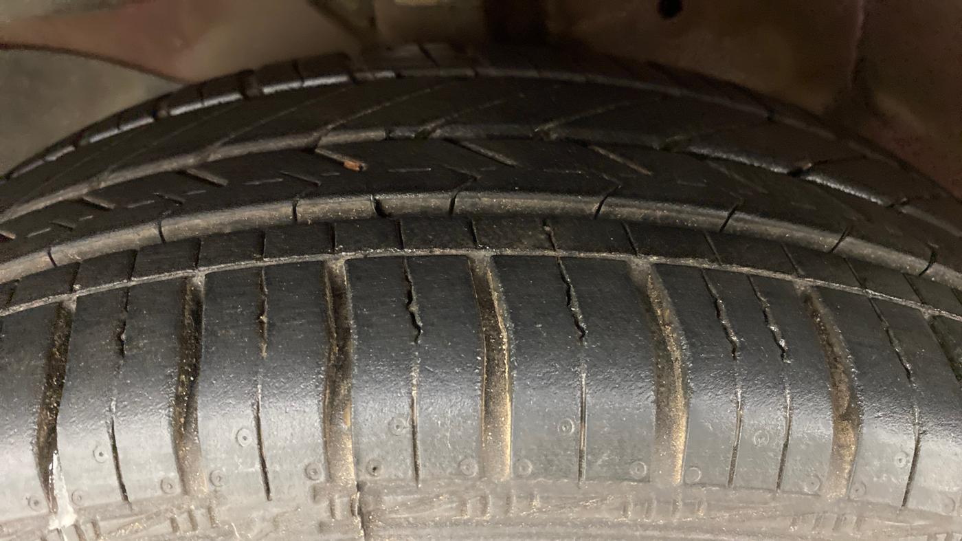 2015 Honda Brio S MT, Petrol, Manual, 73,634 km, Left Front Tyre Tread