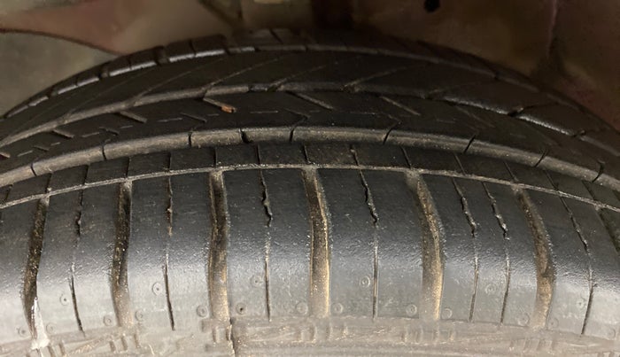 2015 Honda Brio S MT, Petrol, Manual, 73,634 km, Left Front Tyre Tread