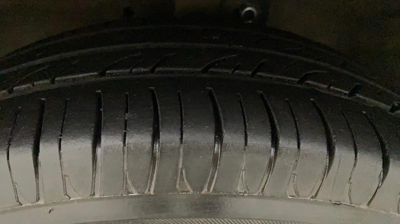 2019 Maruti Celerio VXI (O) CNG, CNG, Manual, 83,984 km, Left Front Tyre Tread