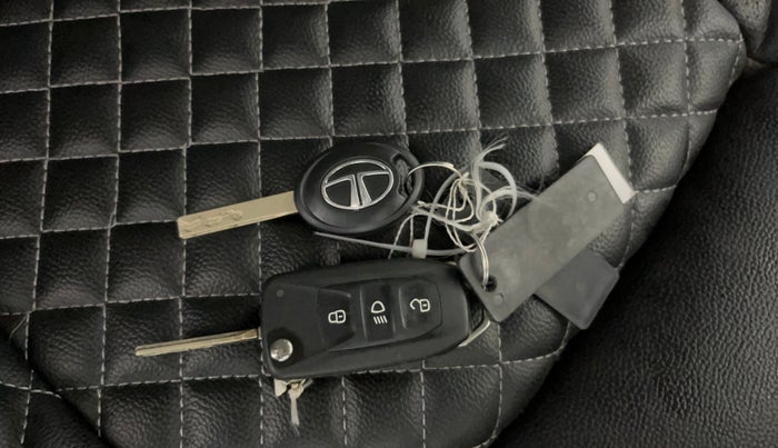 2022 Tata Tiago XZA PLUS PETROL, Petrol, Automatic, 8,749 km, Key Close Up