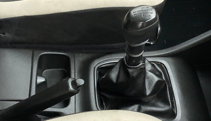2021 Renault TRIBER 1.0 RXL PETROL, Petrol, Manual, 10,571 km, Gear Lever