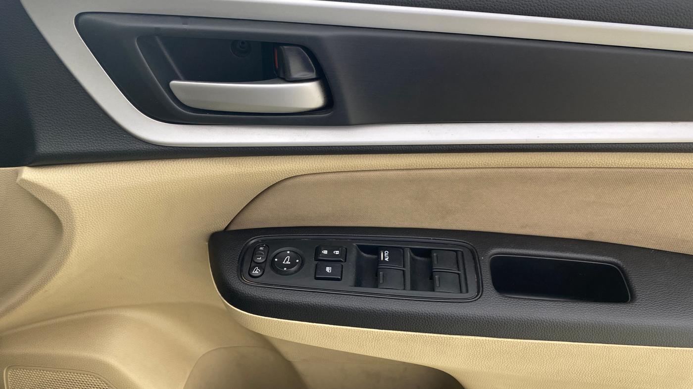 2022 Honda Amaze 1.2L I-VTEC VX CVT, Petrol, Automatic, 44,756 km, Driver Side Door Panels Control