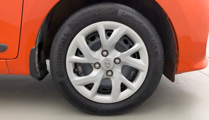 2017 Hyundai Grand i10 MAGNA AT 1.2 KAPPA VTVT, Petrol, Automatic, 37,419 km, Right Front Wheel
