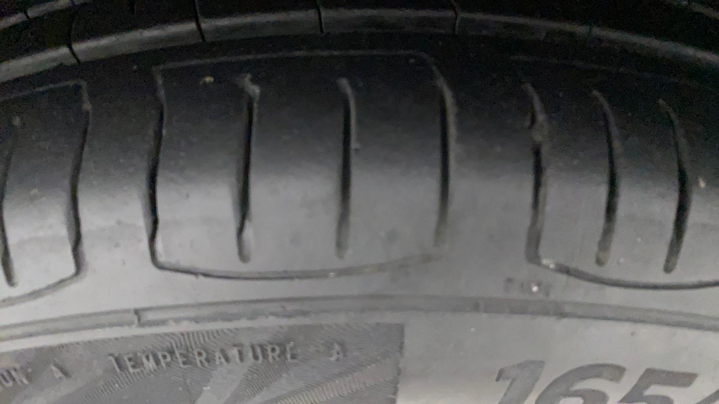 2017 Hyundai Grand i10 MAGNA AT 1.2 KAPPA VTVT, Petrol, Automatic, 37,419 km, Left Front Tyre Tread