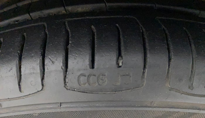 2017 Hyundai Grand i10 MAGNA AT 1.2 KAPPA VTVT, Petrol, Automatic, 37,419 km, Right Front Tyre Tread