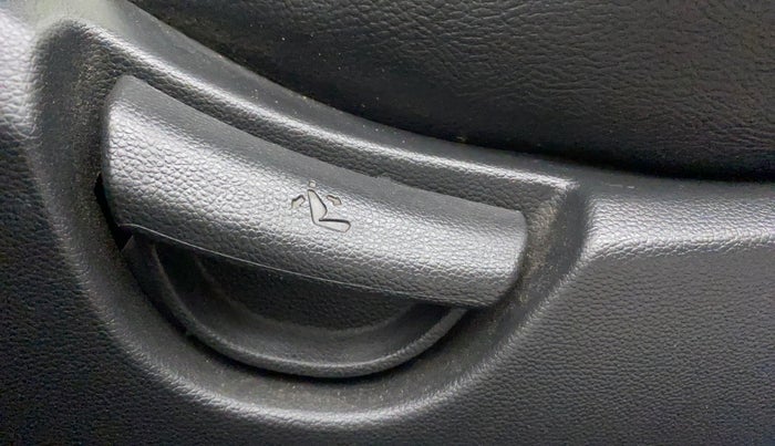 2017 Hyundai Grand i10 MAGNA AT 1.2 KAPPA VTVT, Petrol, Automatic, 37,419 km, Driver Side Adjustment Panel