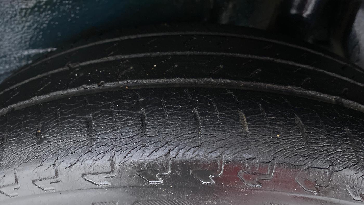 2017 Maruti IGNIS ZETA 1.2 K12 AMT DUAL TONE, Petrol, Automatic, 40,545 km, Left Rear Tyre Tread