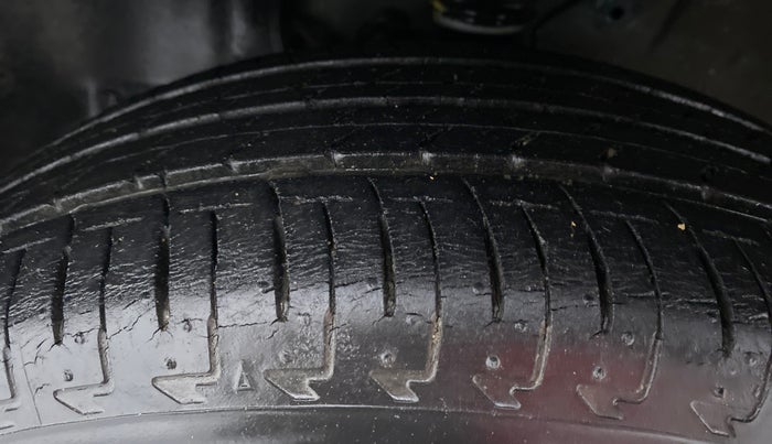 2017 Maruti IGNIS ZETA 1.2 K12 AMT DUAL TONE, Petrol, Automatic, 40,545 km, Left Front Tyre Tread