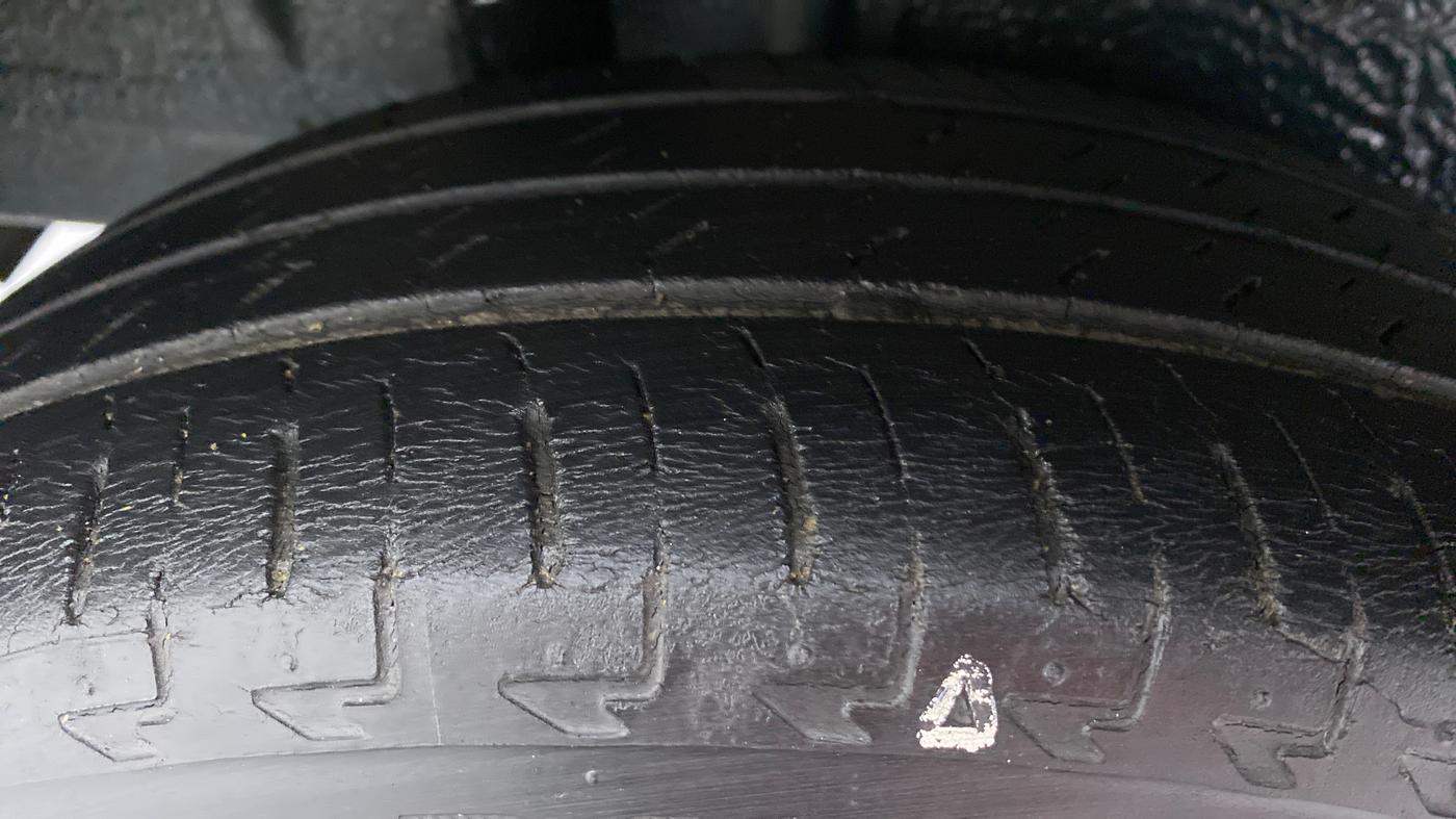 2017 Maruti IGNIS ZETA 1.2 K12 AMT DUAL TONE, Petrol, Automatic, 40,545 km, Right Rear Tyre Tread