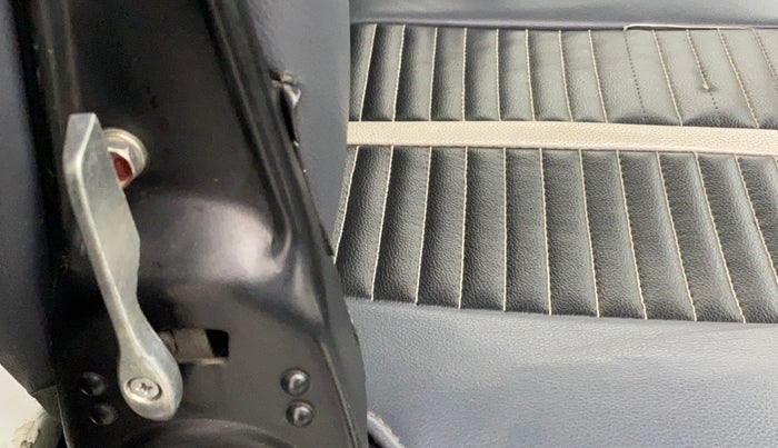2018 Maruti Omni 5 STR, Petrol, Manual, 20,333 km, Driver Side Adjustment Panel