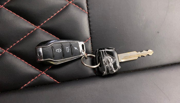 2018 Maruti Eeco 5 STR WITH A/C+HTR, Petrol, Manual, 80,458 km, Key Close Up