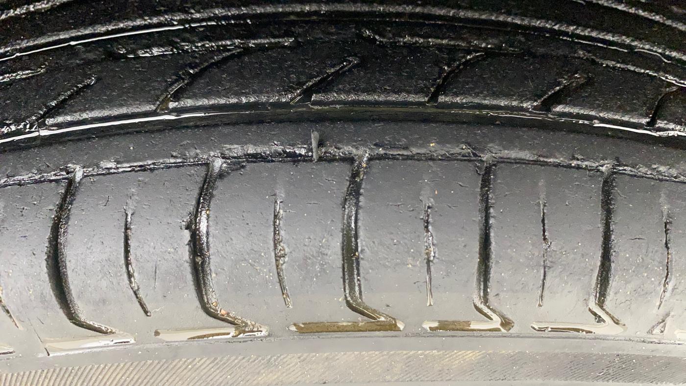2018 Maruti Eeco 5 STR WITH A/C+HTR, Petrol, Manual, 80,514 km, Right Front Tyre Tread