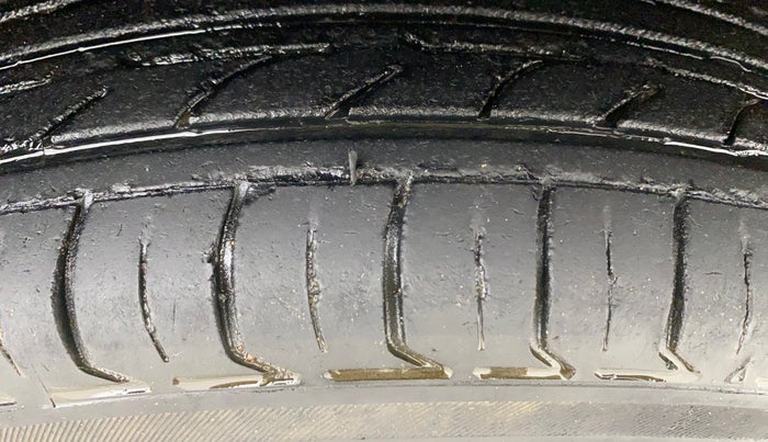 2018 Maruti Eeco 5 STR WITH A/C+HTR, Petrol, Manual, 80,458 km, Right Front Tyre Tread