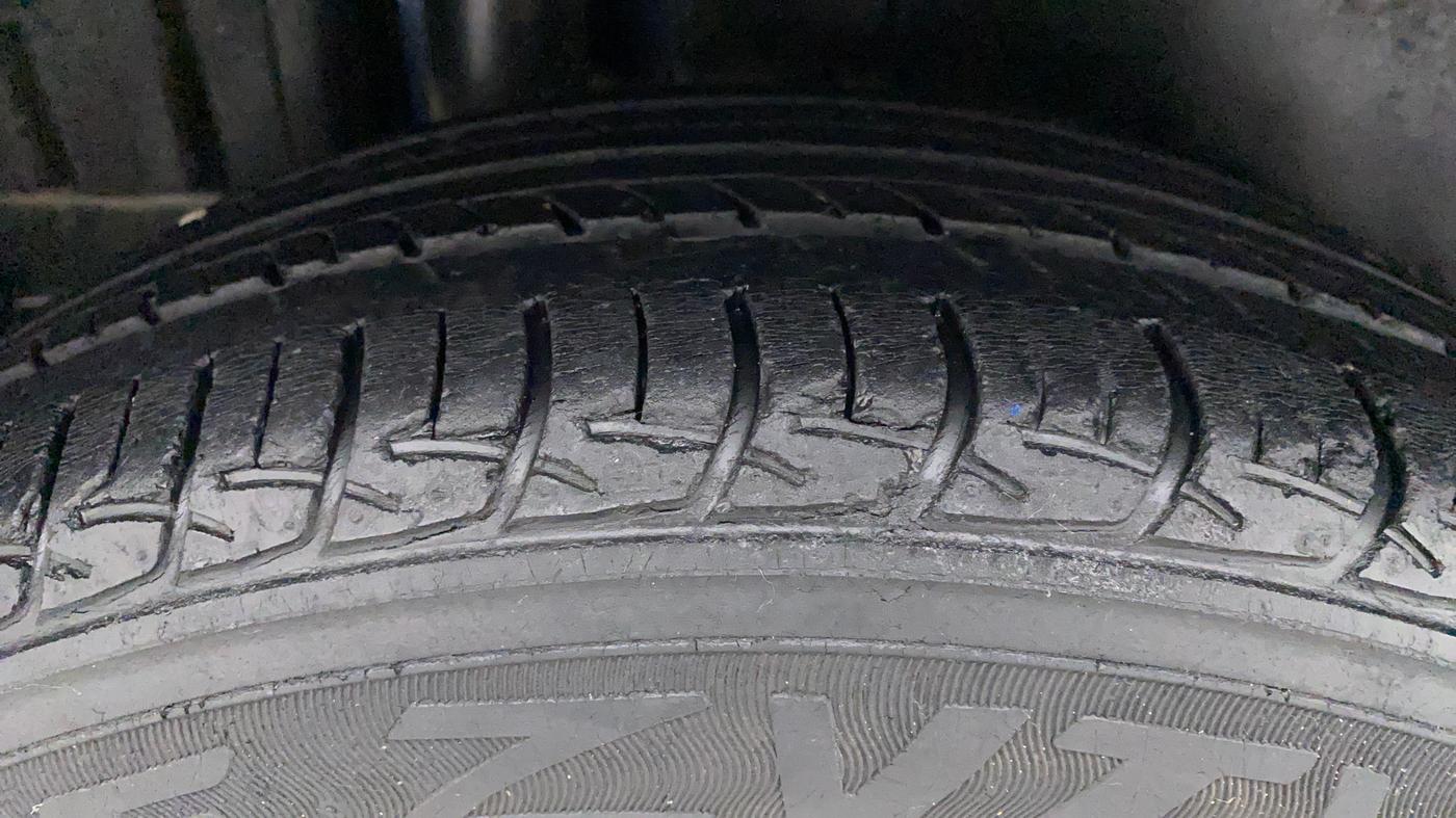 2014 Maruti Swift ZXI, Petrol, Manual, 22,841 km, Right Rear Tyre Tread