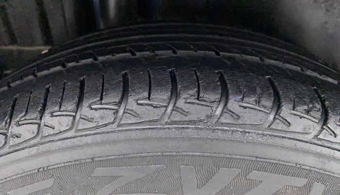 2014 Maruti Swift ZXI, Petrol, Manual, 22,841 km, Right Rear Tyre Tread