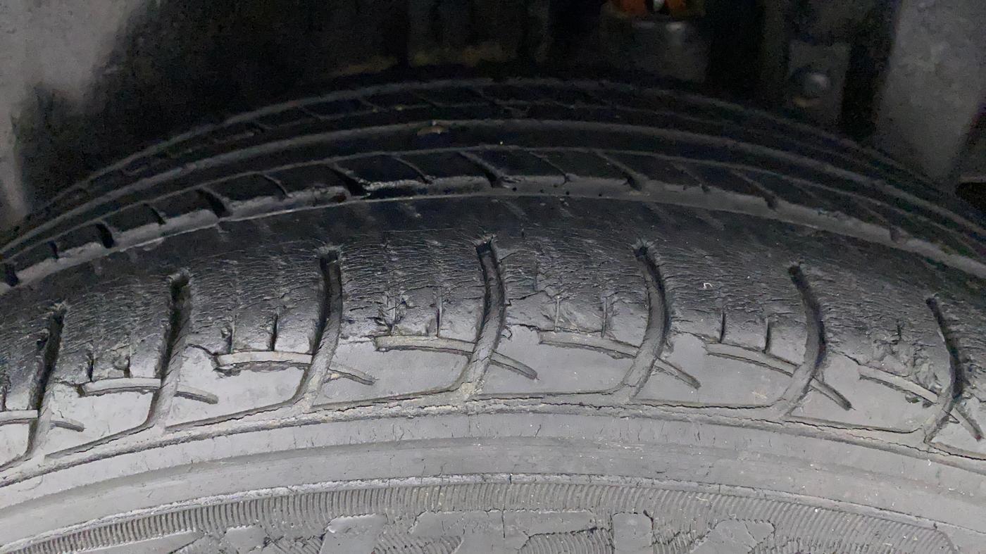 2014 Maruti Swift ZXI, Petrol, Manual, 22,841 km, Left Rear Tyre Tread