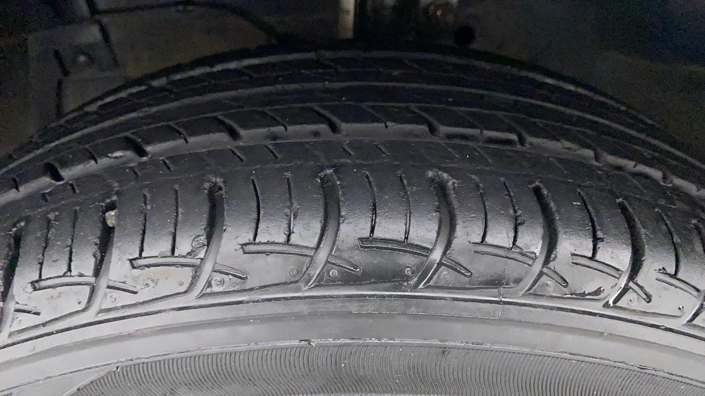 2014 Maruti Swift ZXI, Petrol, Manual, 22,841 km, Left Front Tyre Tread