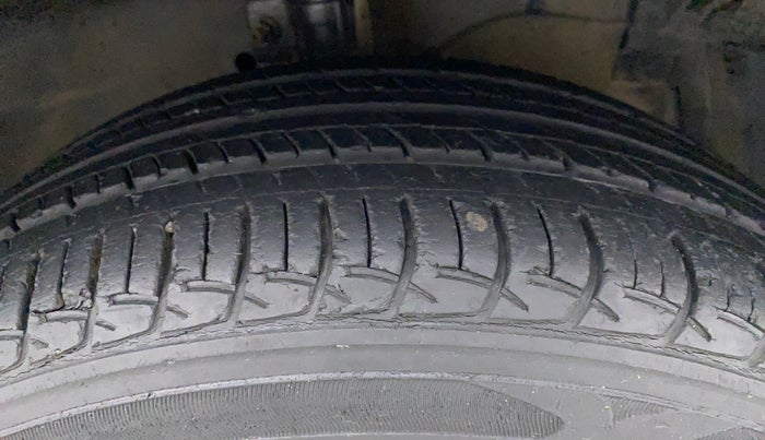 2014 Maruti Swift ZXI, Petrol, Manual, 22,841 km, Right Front Tyre Tread