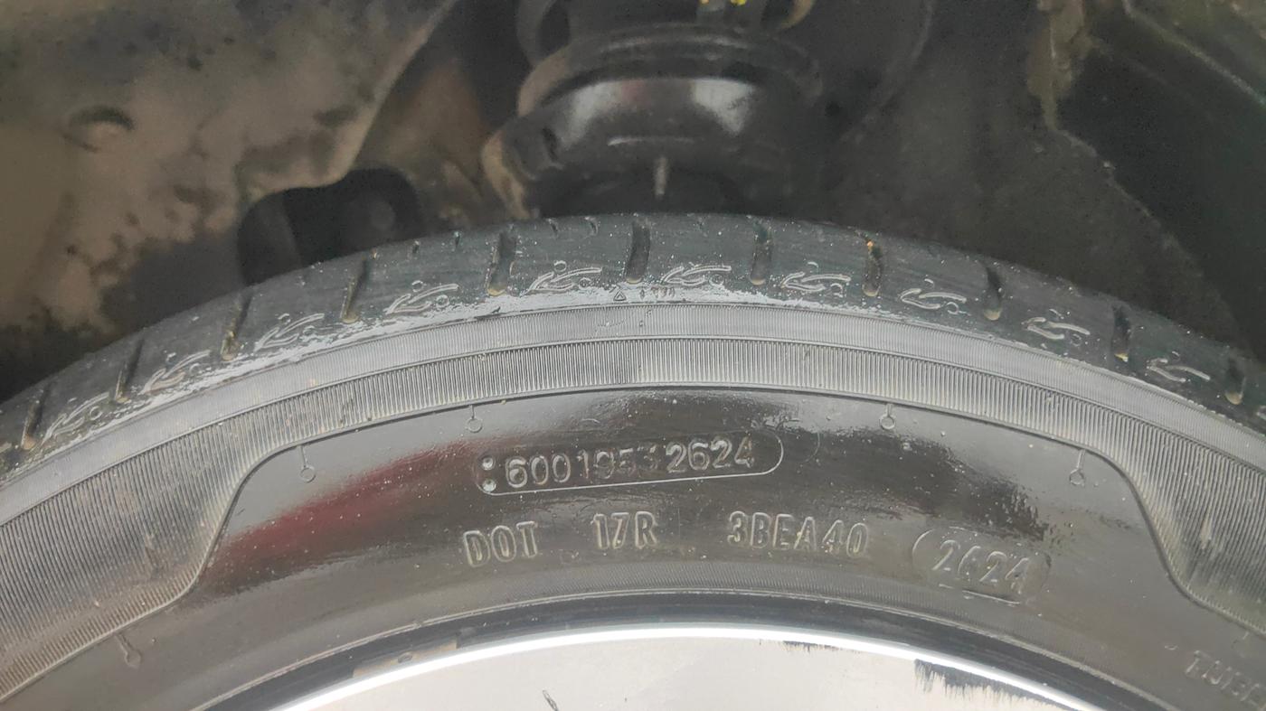 2024 Hyundai GRAND I10 NIOS MAGNA CORPORATE EDITION 1.2 KAPPA VTVT, Petrol, Manual, 9,940 km, Left Front Tyre Tread