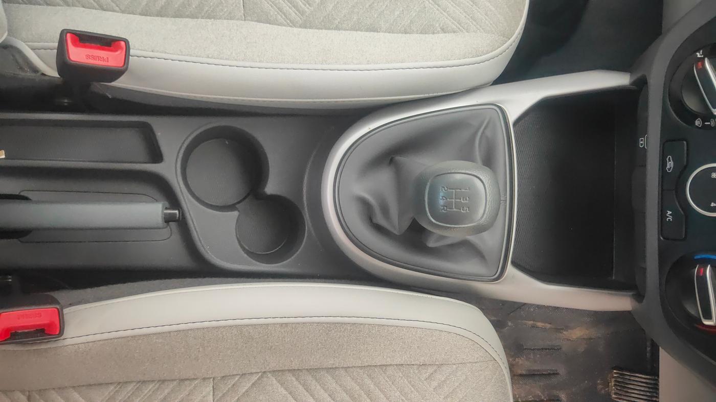 2024 Hyundai GRAND I10 NIOS MAGNA CORPORATE EDITION 1.2 KAPPA VTVT, Petrol, Manual, 9,940 km, Gear Lever