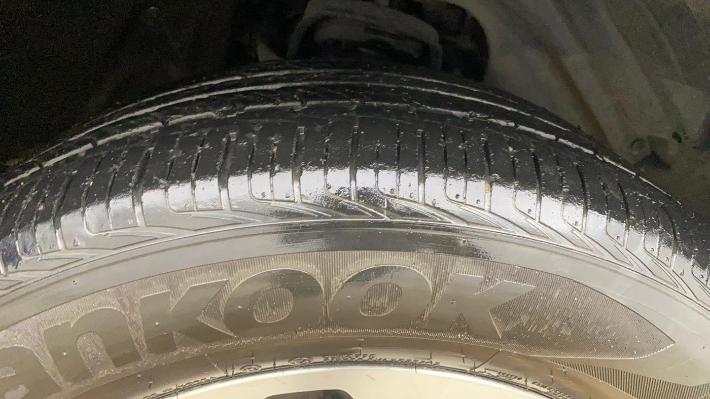 2022 Mahindra ALTURAS G4 4WD AT, Diesel, Automatic, 31,163 km, Right Front Tyre Tread