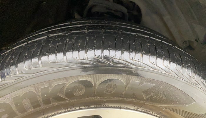 2022 Mahindra ALTURAS G4 4WD AT, Diesel, Automatic, 31,163 km, Right Front Tyre Tread