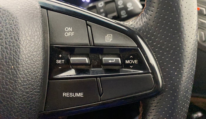 2022 Mahindra ALTURAS G4 4WD AT, Diesel, Automatic, 31,163 km, Adaptive Cruise Control