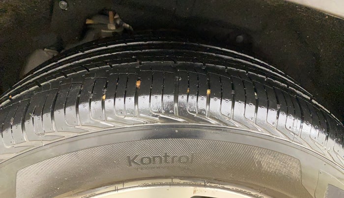 2022 Mahindra ALTURAS G4 4WD AT, Diesel, Automatic, 31,163 km, Right Rear Tyre Tread