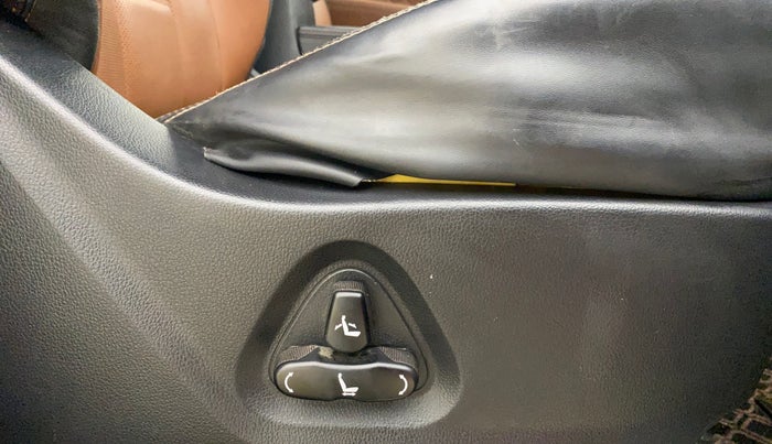 2022 Mahindra ALTURAS G4 4WD AT, Diesel, Automatic, 31,163 km, Driver Side Adjustment Panel