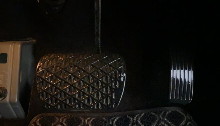 2022 Mahindra ALTURAS G4 4WD AT, Diesel, Automatic, 31,163 km, Pedals