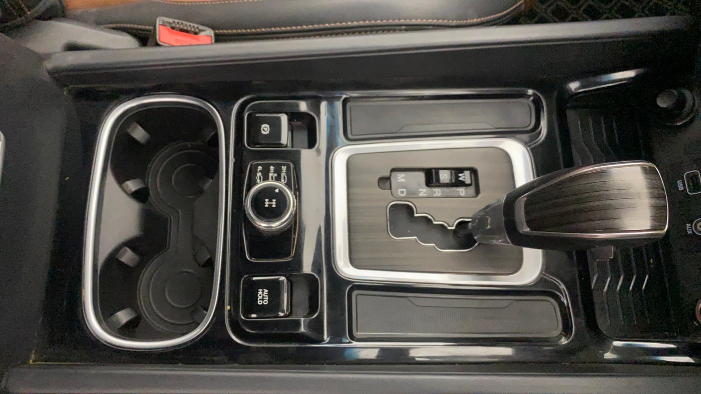 2022 Mahindra ALTURAS G4 4WD AT, Diesel, Automatic, 31,163 km, Gear Lever