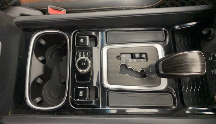 2022 Mahindra ALTURAS G4 4WD AT, Diesel, Automatic, 31,163 km, Gear Lever