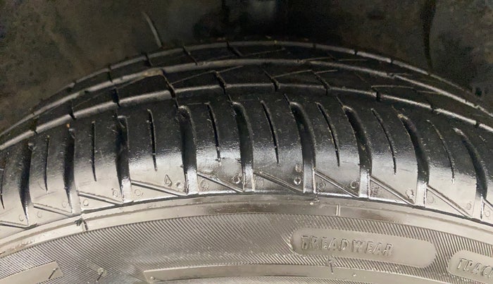 2021 Hyundai GRAND I10 NIOS SPORTZ AMT 1.2 KAPPA VTVT, Petrol, Automatic, 27,111 km, Right Front Tyre Tread