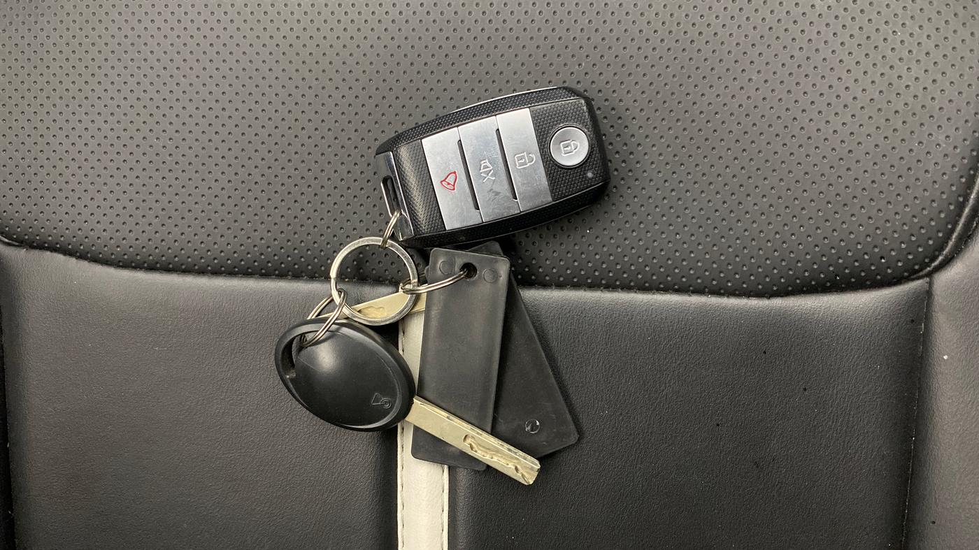 2023 Tata NEXON SMART PLUS 1.2 REVOTRON, Petrol, Manual, 17,193 km, Key Close Up