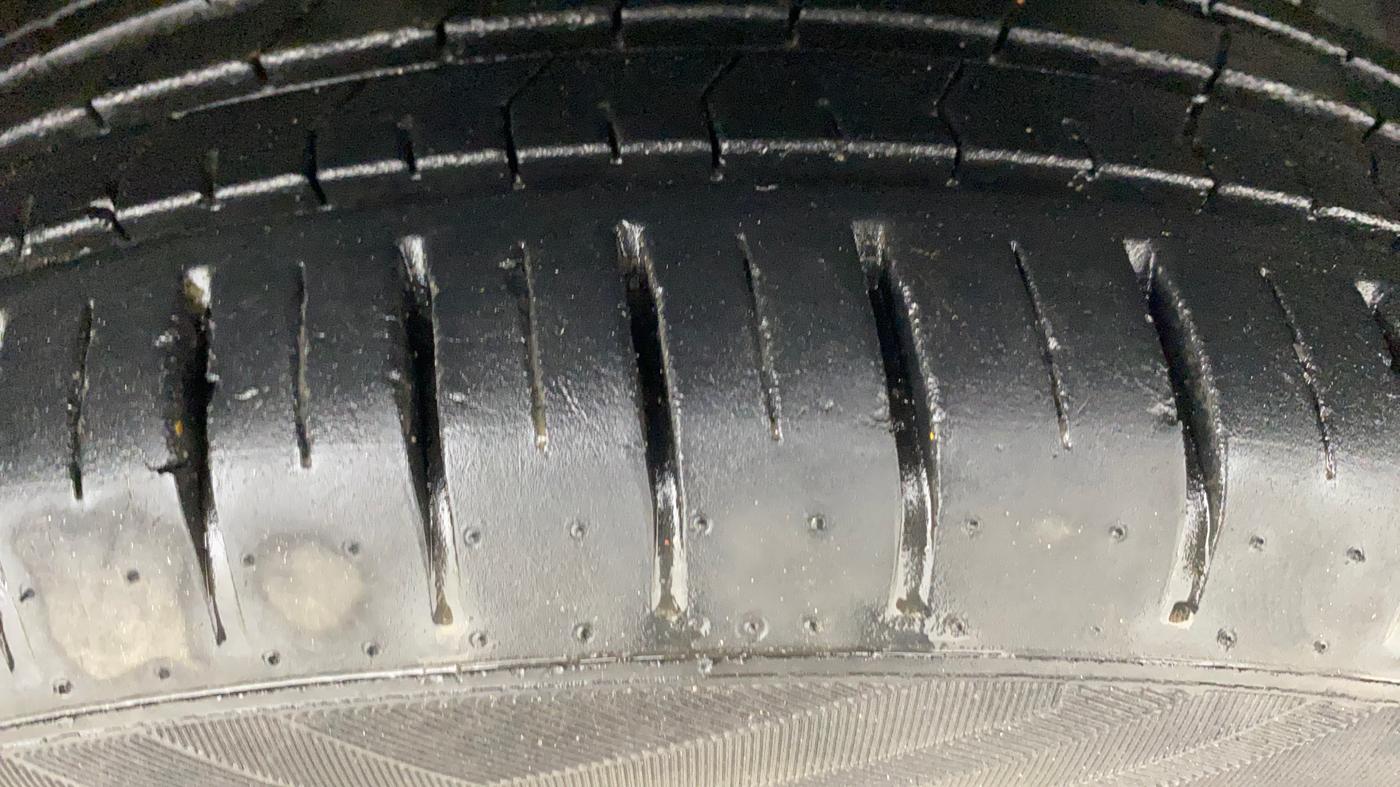 2023 Maruti Baleno ALPHA 1.2 AGS, Petrol, Automatic, 13,394 km, Right Front Tyre Tread