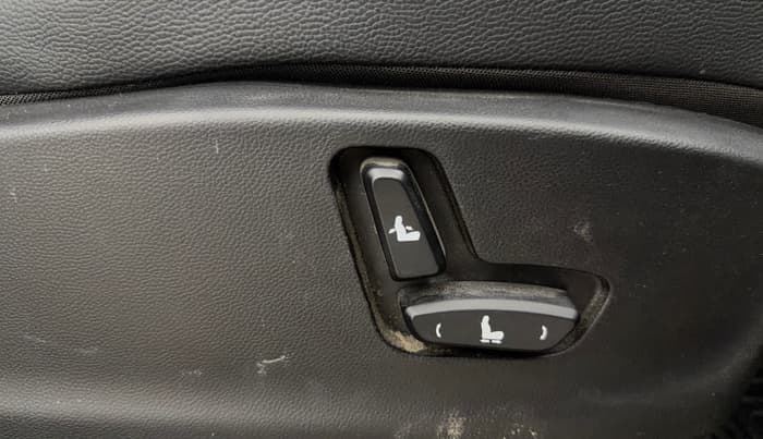 2024 MG HECTOR PLUS SHARP PRO 2.0 TURBO DIESEL 7 STR, Diesel, Manual, 21,040 km, Driver Side Adjustment Panel