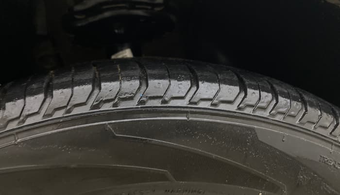 2022 Volkswagen VIRTUS TOPLINE TSI 1.0 AT, Petrol, Automatic, 87,598 km, Right Front Tyre Tread