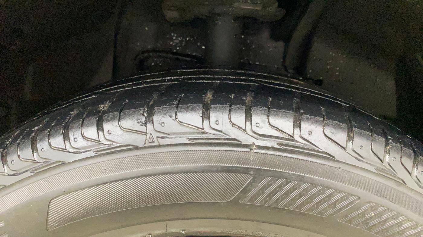 2018 Tata NEXON XMA PETROL, Petrol, Automatic, 41,901 km, Right Front Tyre Tread