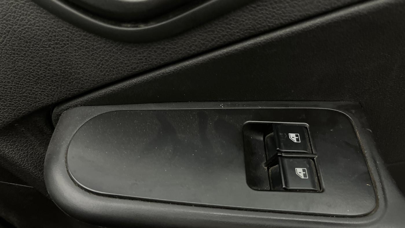 2016 Tata Zest XE PETROL, CNG, Manual, 66,072 km, Driver Side Door Panels Control