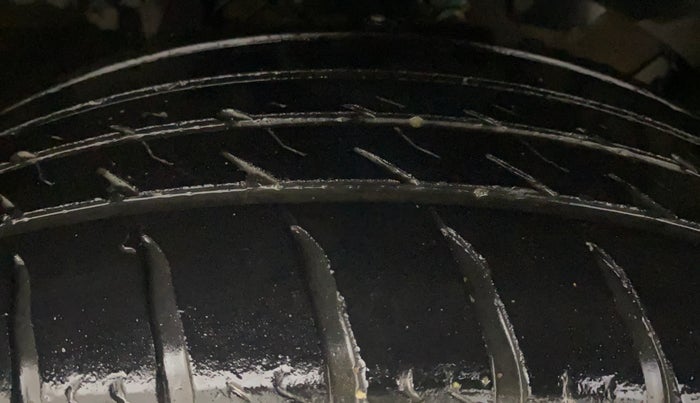 2018 Renault Duster 110 PS RXZ DIESEL, Diesel, Manual, 54,100 km, Right Front Tyre Tread