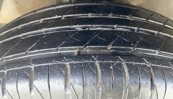 2013 Hyundai i20 SPORTZ 1.2, Petrol, Manual, 35,215 km, Left Front Tyre Tread