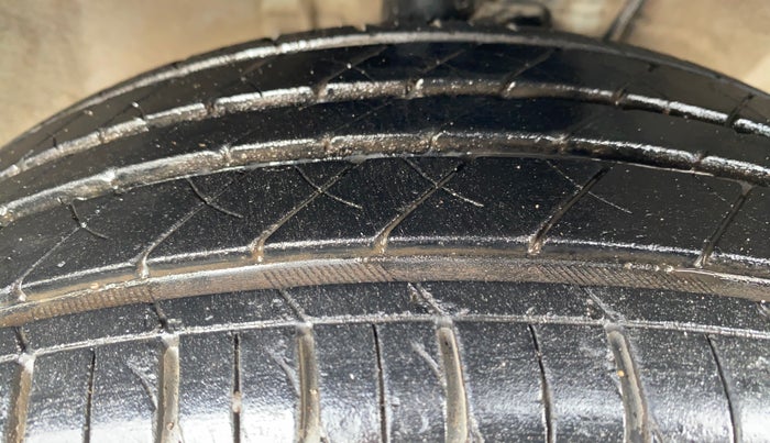 2013 Hyundai i20 SPORTZ 1.2, Petrol, Manual, 35,215 km, Right Front Tyre Tread