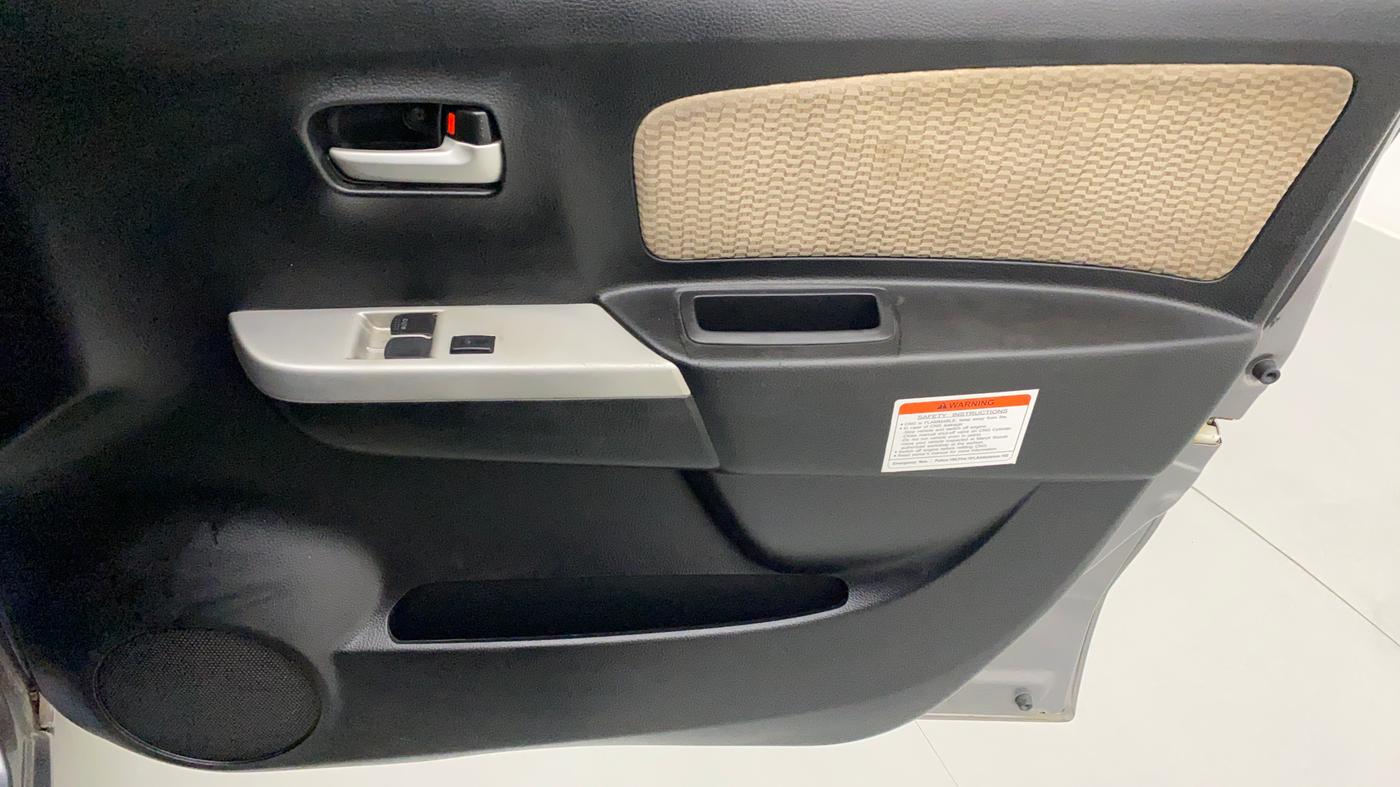 2017 Maruti Wagon R 1.0 LXI CNG, CNG, Manual, 80,479 km, Driver Side Door Panels Control