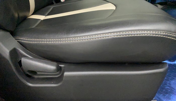 2017 Maruti Wagon R 1.0 LXI CNG, CNG, Manual, 80,479 km, Driver Side Adjustment Panel