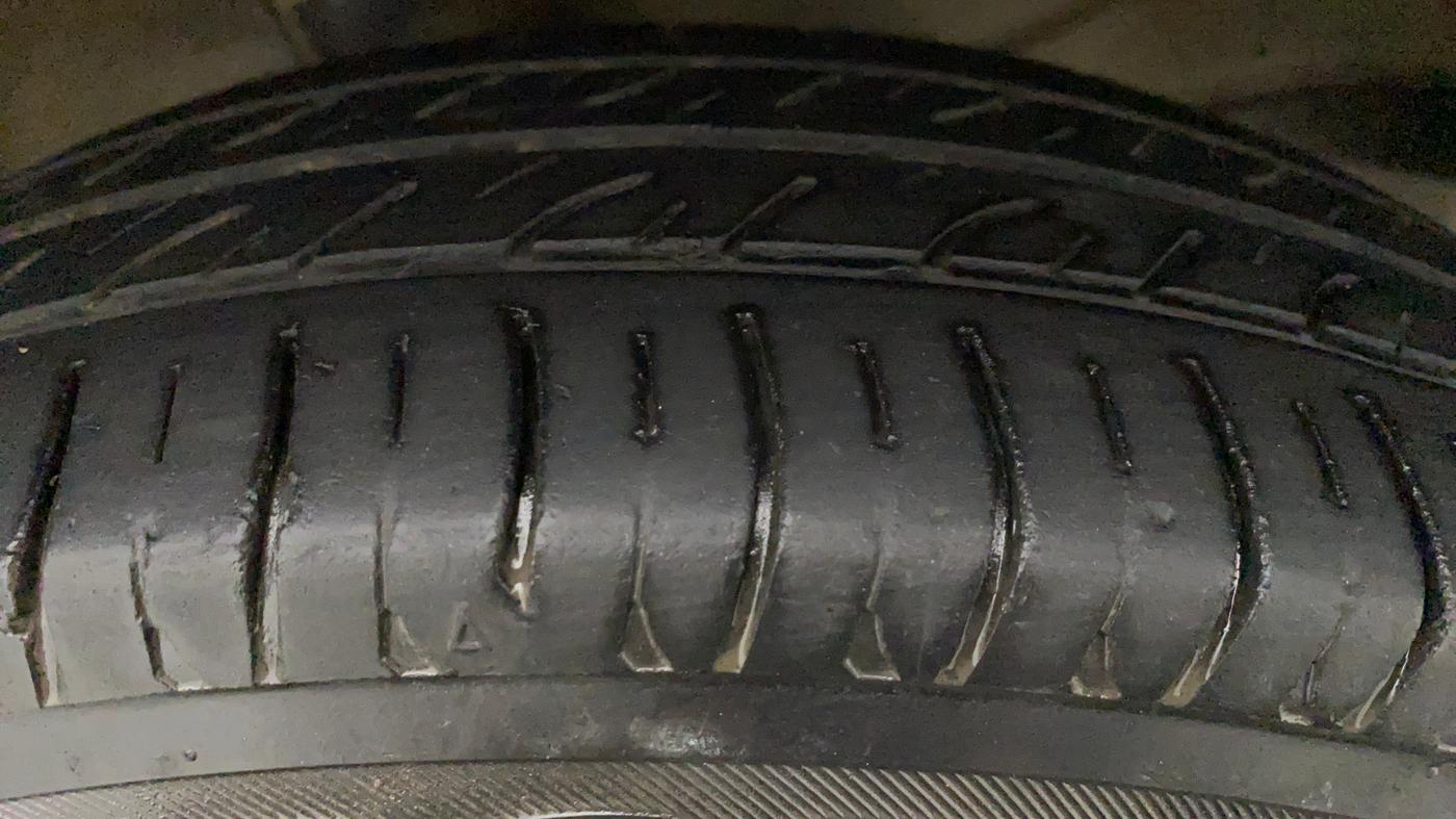 2017 Maruti Wagon R 1.0 LXI CNG, CNG, Manual, 80,479 km, Left Front Tyre Tread
