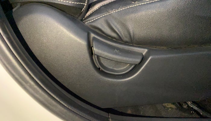 2017 Hyundai Grand i10 MAGNA 1.2 KAPPA VTVT, Petrol, Manual, 48,174 km, Driver Side Adjustment Panel